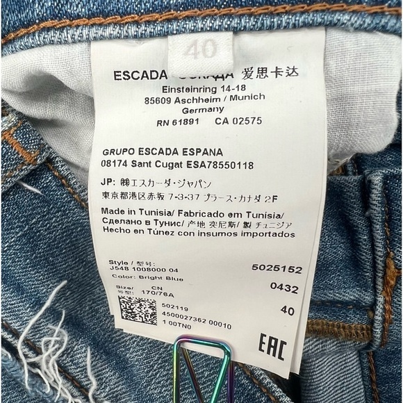 Escada Sport Linda Slim Cropped Frayed Release Hem Jeans Size 30 US Women's - Picture 4 of 8